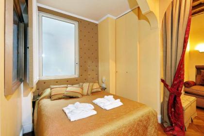 Pantheon Luxury Apartment - image 18