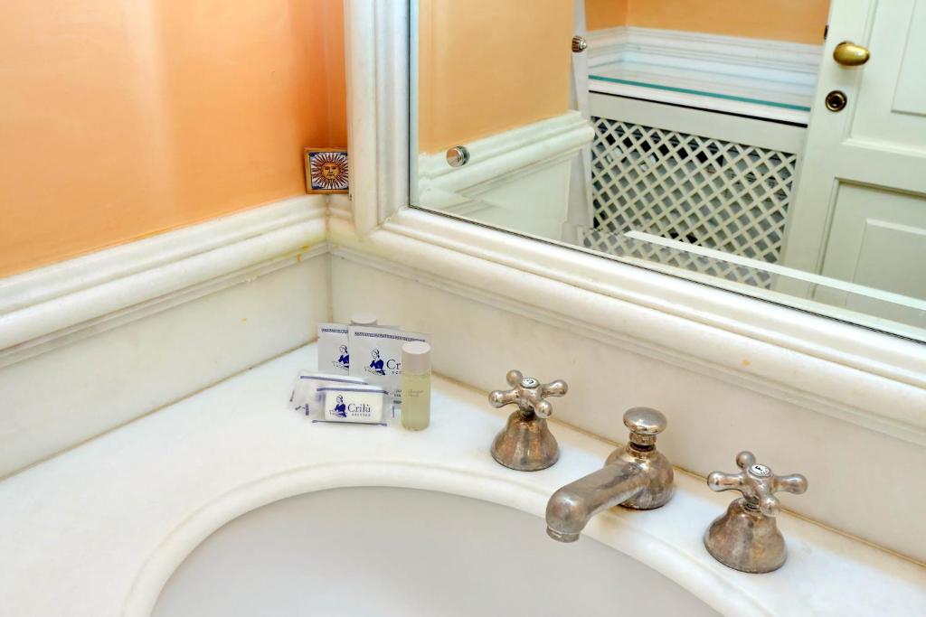 Pantheon Luxury Apartment - image 4