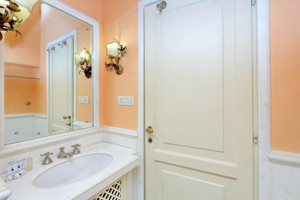 Pantheon Luxury Apartment - image 6