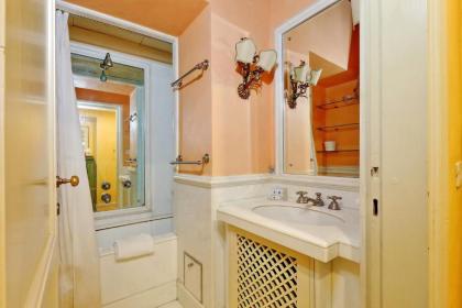 Pantheon Luxury Apartment - image 7