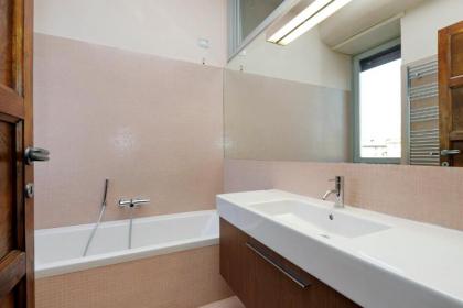 Saint Peter's Bright Apartment | Romeloft - image 11