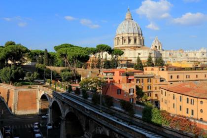 Saint Peter's Bright Apartment | Romeloft - image 15