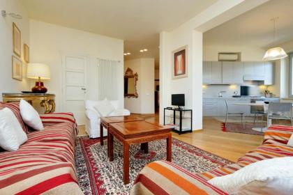 Saint Peter's Bright Apartment | Romeloft - image 2