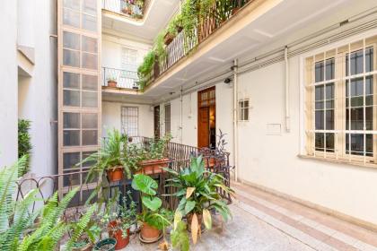 Urbana Apartment Colosseum - image 13