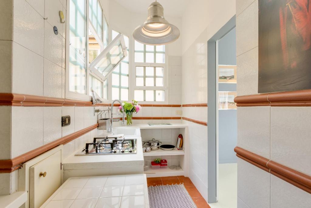 Rome As You Feel - Pellegrino Luxury Apartment with Balcony - image 3
