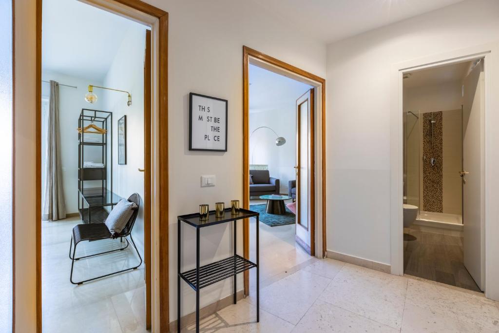 ROMAC San Saba 5-Bedroom and Terrace near Ostiense - image 5