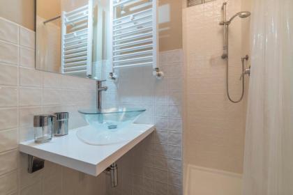 Villa Borghese Roomy Flat - image 27