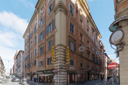 Montecitorio & Pantheon Stylish Flat - image 25