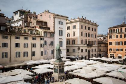 BBHOMEROME - Piazza Campo de' Fiori Luxury Flat View - image 1