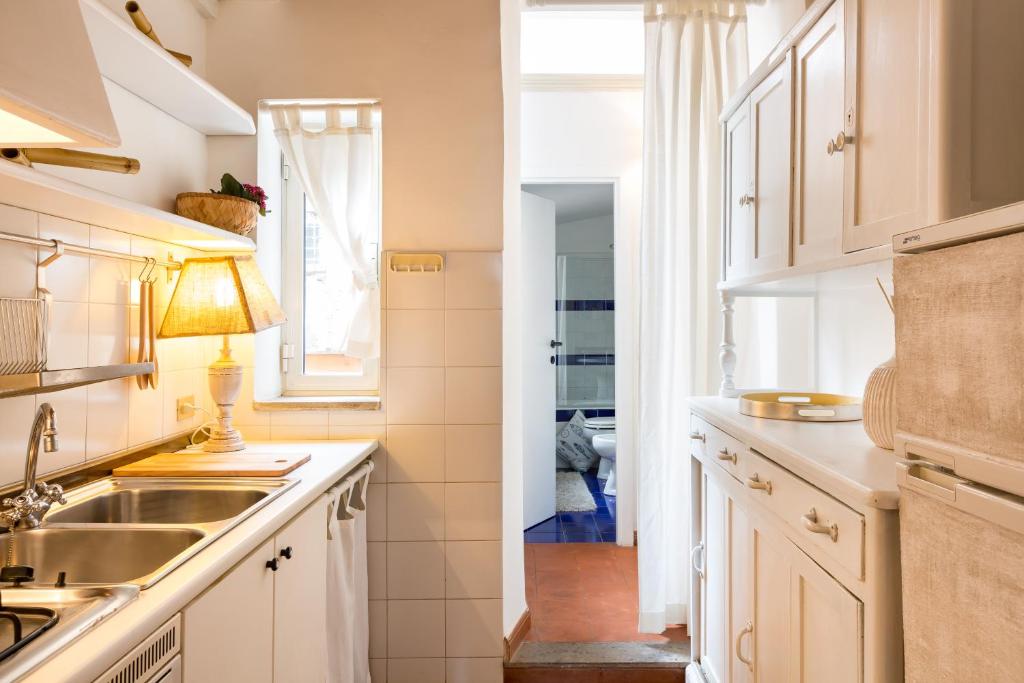 BBHOMEROME - Piazza Campo de' Fiori Luxury Flat View - image 7