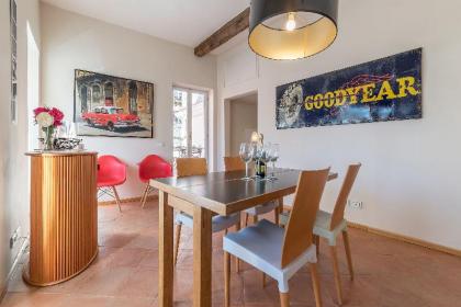 Monti Stunning Apartment with Terrace - image 15