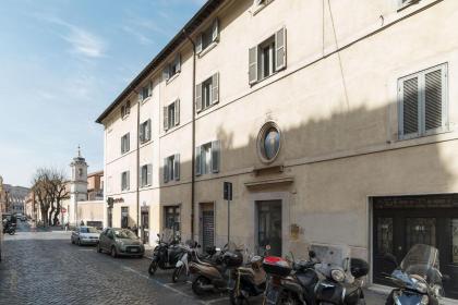 Colosseo & San Clemente Cozy Flat - image 26