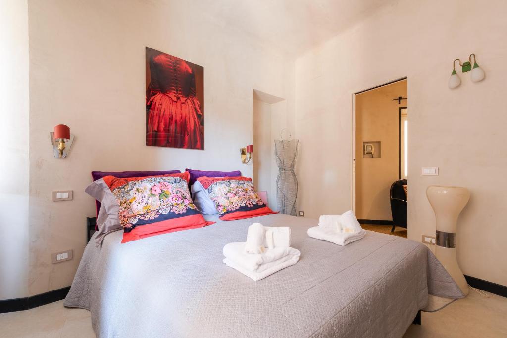 Rome As You Feel - Torre Argentina Art Apartment - main image