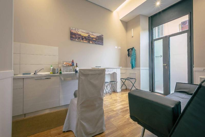Trastevere Glasshouse Apartment - main image