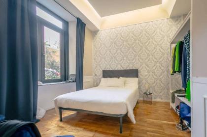Trastevere Glasshouse Apartment - image 5