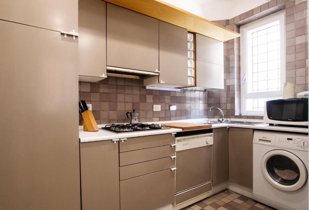 Apartment with terrace near Piazza Navona - FromHometoRome - image 4