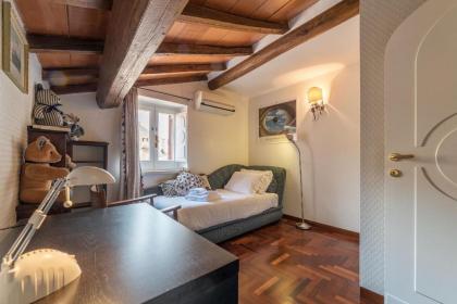 Quiet and classic on two floors by Trevi Fountain - FromHometoRome - image 18