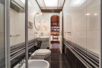 Quiet and classic on two floors by Trevi Fountain - FromHometoRome - image 19