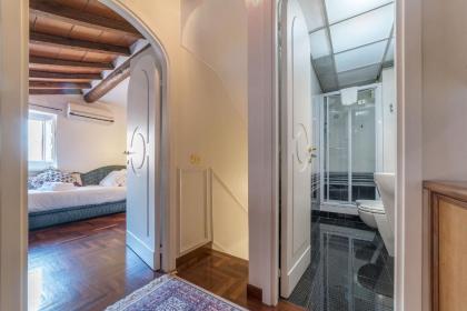 Quiet and classic on two floors by Trevi Fountain - FromHometoRome - image 20