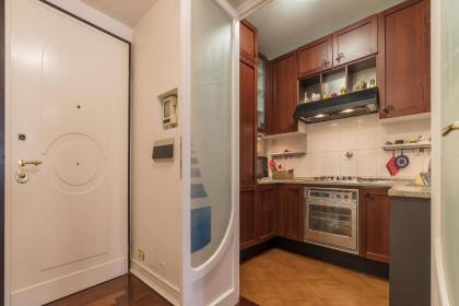 Quiet and classic on two floors by Trevi Fountain - FromHometoRome - image 3