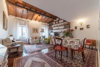 Quiet and classic on two floors by Trevi Fountain - FromHometoRome - image 4