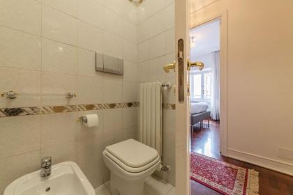 Quiet and classic on two floors by Trevi Fountain - FromHometoRome - image 6