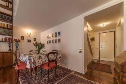 Quiet and classic on two floors by Trevi Fountain - FromHometoRome - image 9