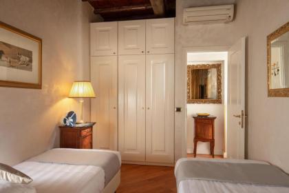 Condotti Corner Apartment Piazza di Spagna - image 10