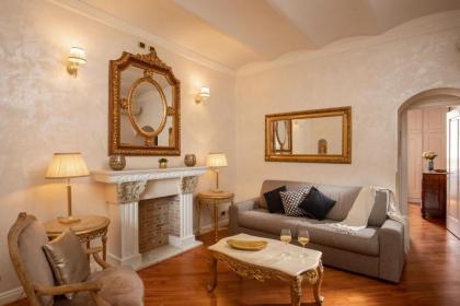 Condotti Corner Apartment Piazza di Spagna - image 8