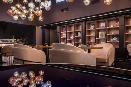 U-Visionary Roma Hotel - image 30