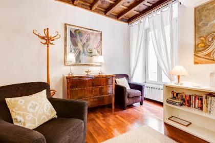 Updated Historical Apartment near Spanish Steps - image 11