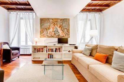 Updated Historical Apartment near Spanish Steps - image 17