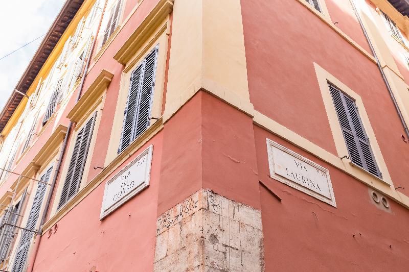 Updated Historical Apartment near Spanish Steps - image 2