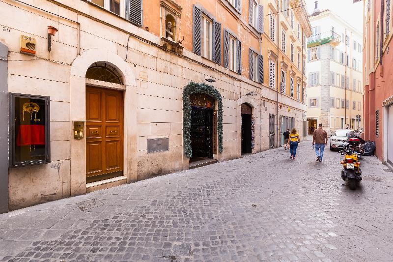 Updated Historical Apartment near Spanish Steps - image 4