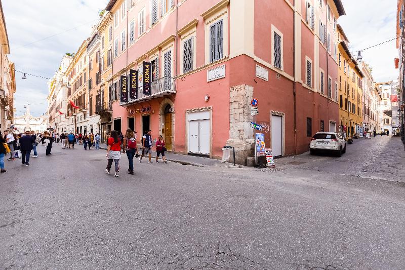 Updated Historical Apartment near Spanish Steps - image 5