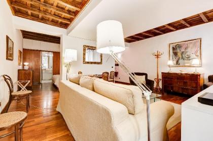 Updated Historical Apartment near Spanish Steps - image 6