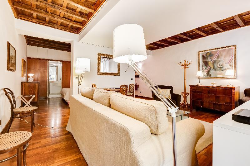 Updated Historical Apartment near Spanish Steps - image 6