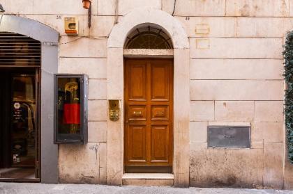 Updated Historical Apartment near Spanish Steps - image 8