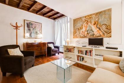 Updated Historical Apartment near Spanish Steps - image 9