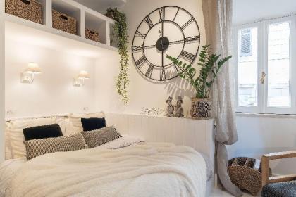 Charming Luxury Navona Apartment  - image 10