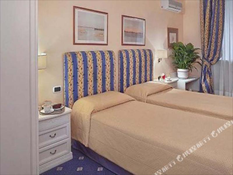 Hotel Napoleon - image 4