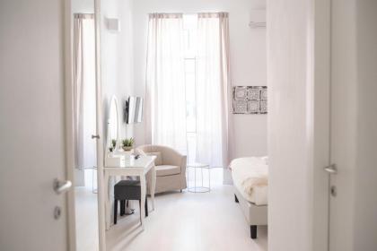 White Fanti Apartment - image 26