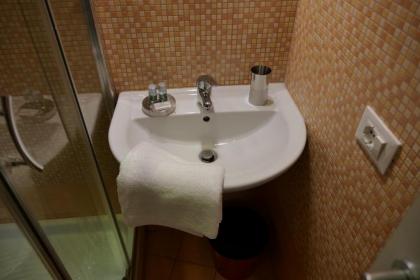Deco's Place Roma Cloe - image 18