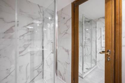 Unforgettable Split Level Jacuzzi Suite Navona - Top Collection - image 22