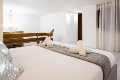 Unforgettable Split Level Jacuzzi Suite Navona - Top Collection - image 23