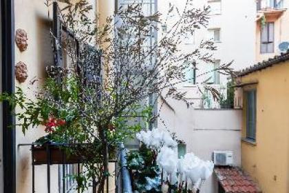 Luxury Trevi Apartment - image 26