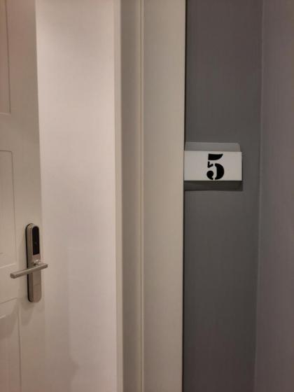 MARITZA S HOUSE IN ROME - image 25