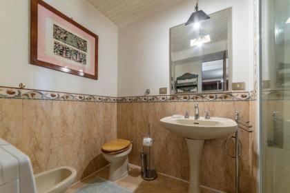 Fontana di Trevi Elegant and Exclusive Apartment - image 26