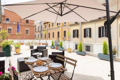 iFlat Opera Penthouse with Terrace - image 23