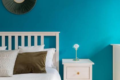 iFlat Spanish Steps Blue Apartment - image 21